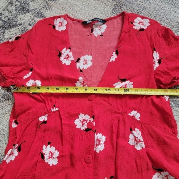 2/$20 Zara Red V Neck Floral Print Top M - Picture 2 of 7